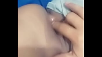 Preview 1 of Bissex Mmff - Bucetinha amazonense sendo acariciada