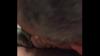 Preview 1 of Denny Pussy - C o r o a  m e  c h u p a n d o