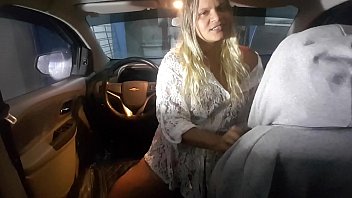 Preview 1 of Cassandra Whitney - Travessuras escondida dentro do carro da empresa