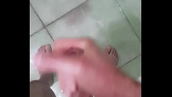 Preview 1 of Lovesax Injoy - Batendo uma no banheiro at&eacute_ gozar Comentem