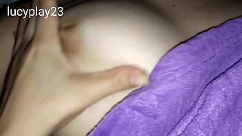 Preview 1 of Amazing Bed Fucks - empece a tocar a mi amiga en la madrugada y se dejo,  lesbianas