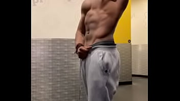 Preview 4 of Searchcasi Ni A - Handsomedevan hits the gym