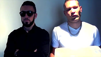 Preview 1 of Chav In A Auto - Bande annonce | Double baise par Jordan Fox et Mathieu Ferhati pour Guillermo Cruz | Gaysight.com