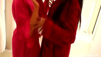 Preview 1 of Arap Daughter - Lesbian Knows She Is Hot