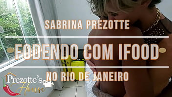 Preview 1 of All Black Dicks In White - Vejam Sabrina Prezotte estava dando uma volta nas ruas do Rio de Janeiro encontrou Ifood e acabou fodendo muito.