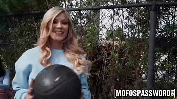 Preview 1 of Flagras De Punhetwiros - Busty blonde Ellie Tay is fucked in a public POV situation nearly getting caught