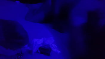 Preview 4 of Fucking My Young Petite Sister - Cojiendo rico en el cuarto azul