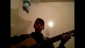 Preview 3 of Girl And Horh - MENINO CHEIO DE TES&Atilde_O CANTA MUSICA PARA SUA MORENA