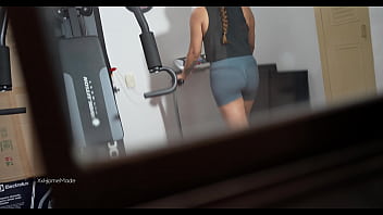 Preview 1 of Zoo Hd 2017 - Incre&iacute_ble lo que hace mi joven vecina mientras hace ejercicio! - Espiada por una ventana.