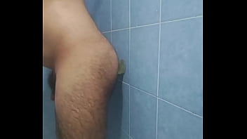 Preview 3 of Teen Lesbians Love Anal - D&aacute_ndome rico en la ducha y haciendo mi primer mamada a un dildo