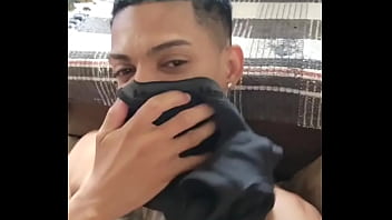 Preview 1 of Bankh9 - Quem ai gosta de cheira uma cueca Quie le gusta huele las ropas interiores