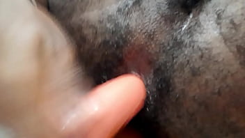 Preview 4 of Red Saree Bhabi Sex Daver - Gozando no banheiro do amigo