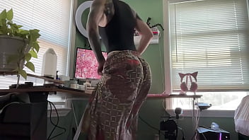 Preview 3 of Veronica Jane Two Dudes - Tranportin&#039_ by Kodak Black Twerking Elle edition
