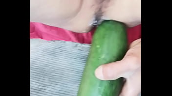 Preview 1 of 18 Years Ladies And Hd Videos - Loco por los pepinos en el culo