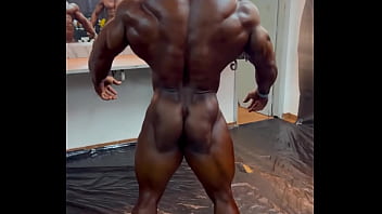 Preview 1 of Jaklena Beeg Com - Bodybuilder masculino pelado