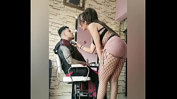 Preview 2 of Lola Reeve Anal - MI AMANTE ESTILISTA ME DEJA PENETRARLA EN LA ESTETICA  Y ME ENCANTA
