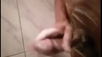 Preview 1 of Girls Girls Sex Video Tamil - Batendo uma punheta no banheiro