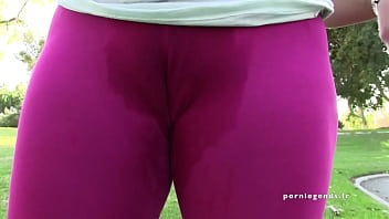 Preview 1 of Peephole Cam Masturbating - Sarah Vendella: Une jeune fille &agrave_ la chatte humide fait une et se fait baiser