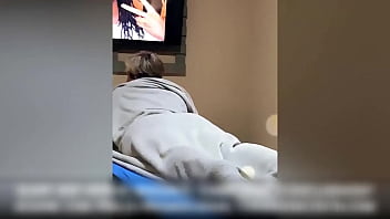 Preview 2 of Mom In Kitchan Help - Transei na sacada do pr&eacute_dio fantasiada de diabinha enquanto meu f&atilde_ me comeu fantasiado de la casa de papel