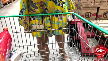 Preview 2 of Dad And Sister Rap - MOSTROU O CU E O PEITO NO MERCADO E DEU O CU PRO FUNCIONARIO DENTRO DO MERCADO
