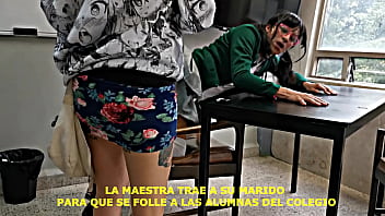 Preview 1 of Sunny Leone Ki South Africa Bf - La maestra invita a su esposo a la escuela para que se folle a las alumnas que &eacute_l quiera,  nos empina y nos da una rica follada