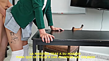 Preview 4 of Sunny Leone Ki South Africa Bf - La maestra invita a su esposo a la escuela para que se folle a las alumnas que &eacute_l quiera,  nos empina y nos da una rica follada