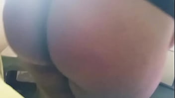 Preview 2 of Odia Hair Bia - A esposa do meu amigo mostra sua buceta pra mim e acaba chupando meu pau