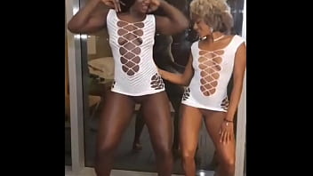 Preview 1 of Xxx Big Ass Bf - DUAS NEGRAS GOSTOSAS COMEMORANDO ANO NOVO DAN&Ccedil_ANDO E MOSTRANDO A BUCETINHA GRELUDA DELAS