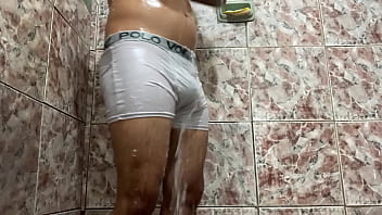 Preview 2 of Grand Mom Me - Tirei minha cueca branca no banho.