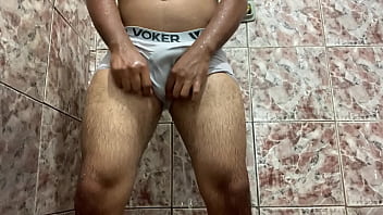 Preview 4 of Grand Mom Me - Tirei minha cueca branca no banho.