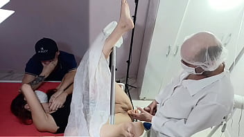 Preview 3 of Boobs Sucking Old Man Videos - Marido ela esposa pro exame e doutor fica exitado