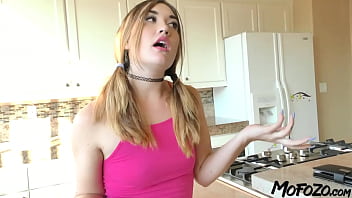 Preview 1 of 10 Mb Fucking Video - MOFOZO.com - The Step Father Enjoys Fucking The Horny Step Sister