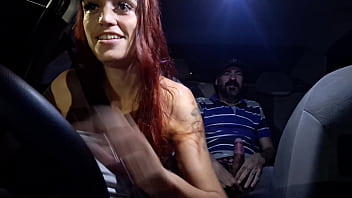 Preview 1 of Aisha Brooke - Casada trabalha de motorista de aplicativo e faz sacanagens com passageiros!