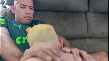 Preview 3 of Www Cam4 Com - TRABALHADORES QUE EST&Atilde_O LONGE DE CASA NA NOITE DE NATAL CURTINDO ENTRE SI