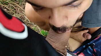 Preview 2 of Negro Fucking White Girl Anal - Japones mamando dois brasileiros nas trilhas do amor em parque