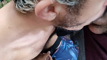 Preview 4 of Negro Fucking White Girl Anal - Japones mamando dois brasileiros nas trilhas do amor em parque