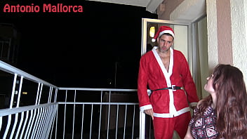 Preview 1 of Arabian Naika Xxx - Hot Santa Brings the Best Christmas Gift to Victoria Wet