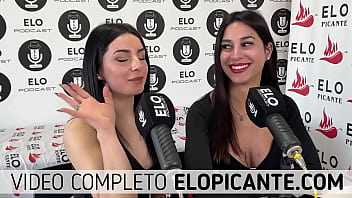 Preview 4 of Video Sexx Full - MIELCITA Y ALMENDRA CHUPAN LA BANANA CON CREMA Y SE LA TRAGAN