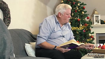 Preview 1 of Anal Fout - Sasha Sparrow&#039_s pussy is this old guy&#039_s naughty Christmas present