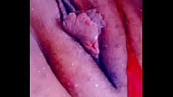 Preview 2 of Sexymoms Com - Queen-chubby5 rubbing fat pussylips n clit