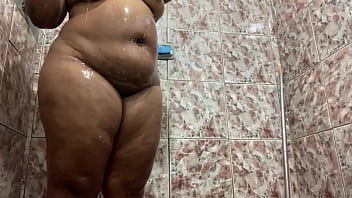 Preview 3 of Grils Doing Animal Porns Videos - Filmei escondido a morena no banho