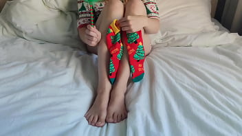 Preview 1 of Mame Italience - Christmas Sockjob