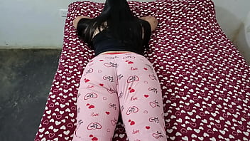 Preview 4 of Noti Amerka - la linda pijama  termino en accidente con mi hermanastra despues de ver sus lindas bragas le meti mi gran polla en su culo apretado y gordo
