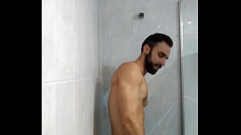 Preview 1 of Nude Lust Teen Videos - Me doy una ducha con mi amigo HETERO