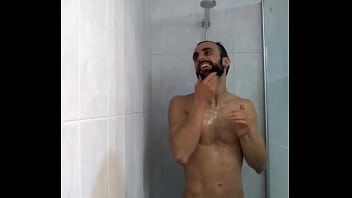 Preview 4 of Nude Lust Teen Videos - Me doy una ducha con mi amigo HETERO