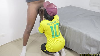 Preview 1 of Schoolgirl Euro - PASSIVO DEU O CU PRO NEG&Atilde_O DEPOIS DO FUTEBOL(NO PELO)