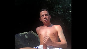 Preview 3 of Hot Vuduo - Batendo uma na cachoeira
