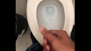 Preview 1 of Ful Movei Xxx - Me jalo mi peque&ntilde_a verga de 14 cm com fimosis en los ba&ntilde_os del trabajo porque me pongo bien caliente