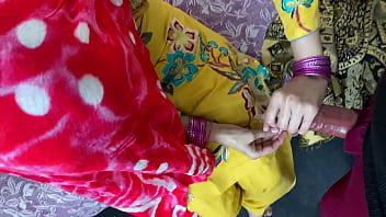 Preview 2 of Brazzers Car Masturbation - Bhabhi&#039_s mouth watered after seeing the big cock hindi sex chudai