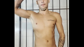 Preview 1 of Pragne Anti - Novinho Preso bate uma punheta dentro da cela